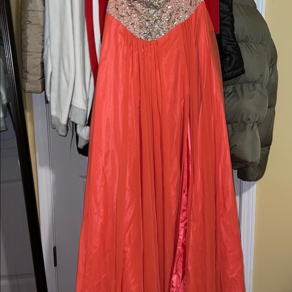 Coral sweetheart neckline elegant gown - Picture 2 of 8